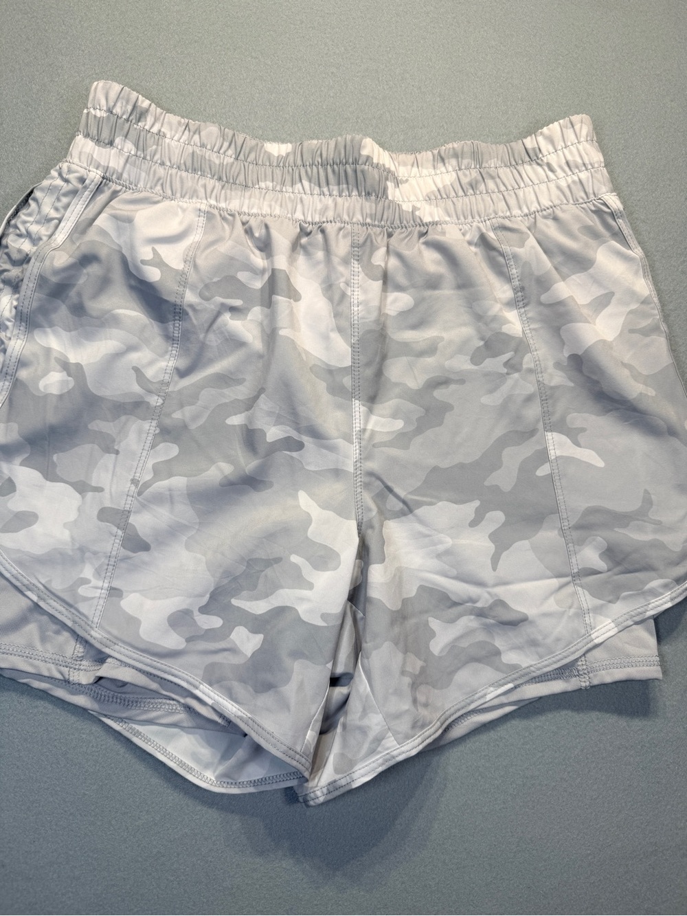 Women's White Gray Camo Athletic Shorts size S 4/6
